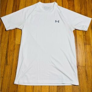 Under Armour Men’s small  Logo Shirt Loose Short Sleeve white